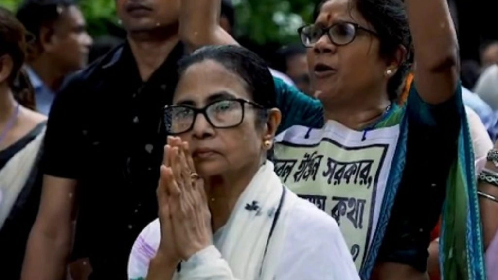 ममता बनर्जी एसआईआर को लेकर करेंगी अनिश्चितकालीन धरना-प्रदर्शन, कोलकाता से होगी शुरुआत