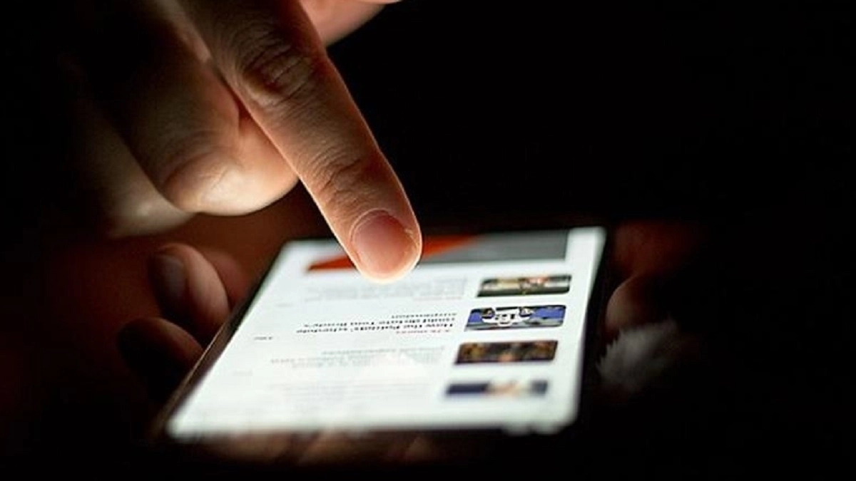 IPL 2026: बेंगलुरु में SRH के खिलाफ RCB की जीत के जश्न के बीच 20 से अधिक प्रशंसकों के मोबाइल चोरी, पुलिस जांच में जुटी; VIDEO