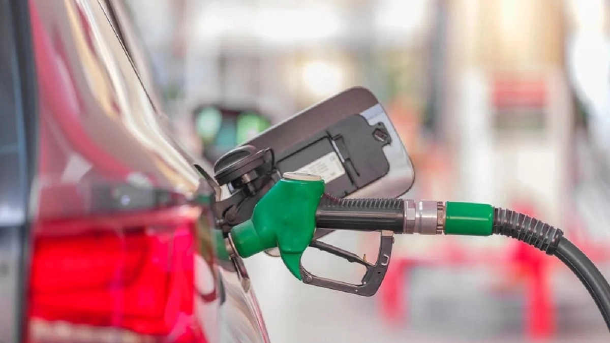 Petrol Price Today, March 8, 2026: मिडिल ईस्ट में तनाव के बीच फिलहाल पेट्रोल के दाम स्थिर, जानें दिल्ली-मुंबई समेत अपने शहर के ताजा रेट