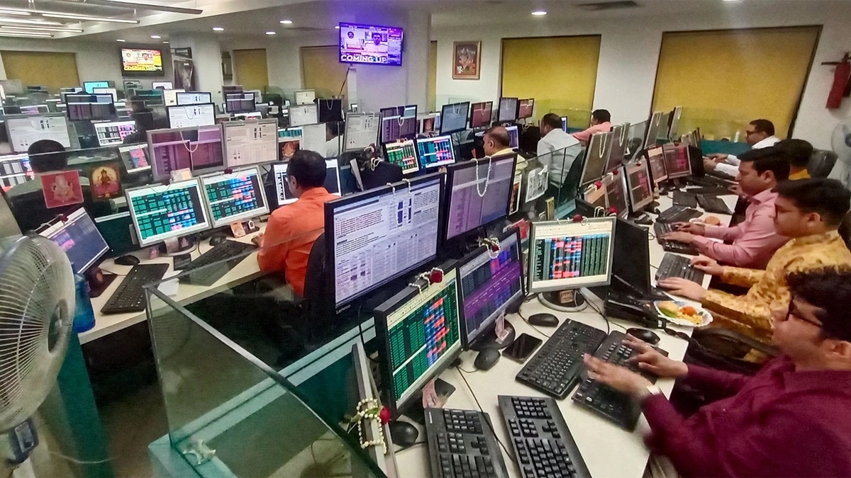 Stocks To Buy or Sell Today, July 1: इन्फोसिस, यस बैंक और IRFC समेत ये शेयर आज रहेंगे फोकस में, जानें वजह