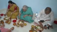 Nirmala Sitharaman In WB: चुनाव प्रचार को लेकर बंगाल दौरे पर वित्त मंत्री निर्मला सीतारमण, पूर्व बर्धमान में तांत बुनकर सुकुमार हलधर के घर किया भोजन; देखें VIDEO