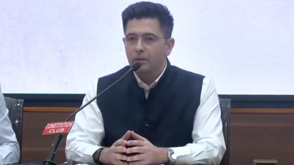दिल्ली BJP अध्यक्ष वीरेंद्र सचदेवा ने AAP सांसदों के BJP में शामिल होने का स्वागत किया, उन्होंने दावा किया कि आने वाले समय में AAP के पंजाब नेतृत्व में भी बड़ा विभाजन हो सकता है