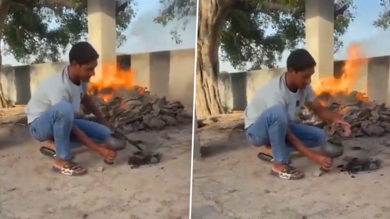 Hapur Shocker: यूपी के हापुड़ में मानवता शर्मसार, श्मशान में जलती चिता से हुक्का सुलगाने की घिनौनी हरकत, वीडियो वायरल होने के बाद लोग भड़के; VIDEO