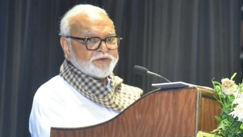 Chhagan Bhujbal&rsquo;s Helicopter: मंत्री छगन भुजबल के साथ बड़ा हादसा टला, पुणे के पुरंदर में हेलिपैड की जगह कार पार्किंग में उतरा हेलिकॉप्टर; देखें VIDEO