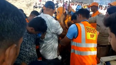 Ujjain Borewell Rescue News: एमपी के उज्जैन में बोरवेल में गिरा 3 साल का मासूम, बचाने के लिए NDRF और SDRF की टीमें जुटीं; VIDEO