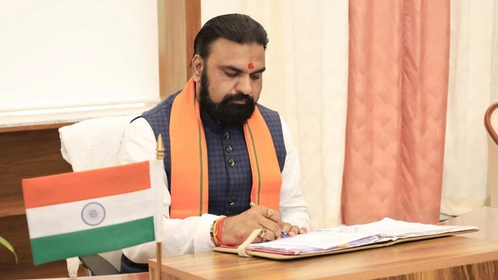 इससे पहले सम्राट चौधरी ने बिहार के 24वें मुख्यमंत्री के रूप में शपथ ली थी, उनके साथ विजय कुमार चौधरी और बिजेंद्र प्रसाद यादव ने भी टैटू की शपथ ली