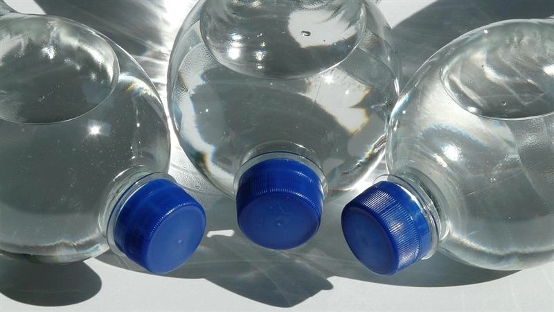 Bottled Water Prices: पश्चिम एशिया में बढ़ते तनाव के बीच क्या महंगा होगा बोतलबंद पानी? जानें उद्योग विशेषज्ञों की राय