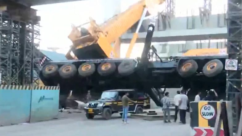 Mumbai Metro Construction Site Accident: मुंबई के BKC में मेट्रो निर्माण स्थल पर हादसा, बीम उठाते समय क्रेन पलटी; देखें VIDEO