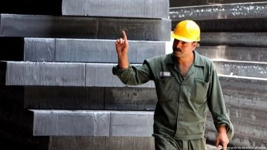 ईरान की स्टील फैक्ट्रियों पर हमला अर्थव्यवस्था के लिए दर्दनाक झटका