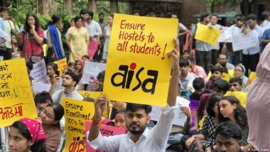 दिल्ली विश्वविद्यालय में 'परमिशन राज' के खिलाफ छात्र, कॉलेजों में बदल रही है राजनीति