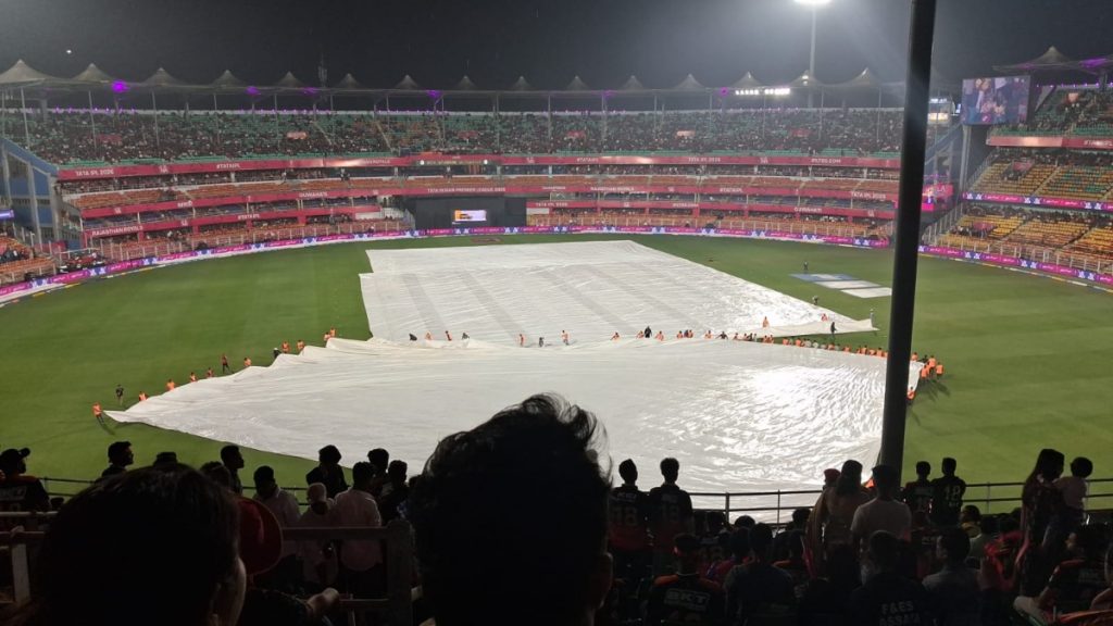 पाकिस्तान राष्ट्रीय क्रिकेट टीम बनाम ऑस्ट्रेलिया राष्ट्रीय क्रिकेट टीम के बीच तीन मैचों की वनडे सीरीज का तीसरा और निर्णायक मुकाबला आज यानी 4 जून को लाहौर के गद्दाफी स्टेडियम में खेला जाएगा
