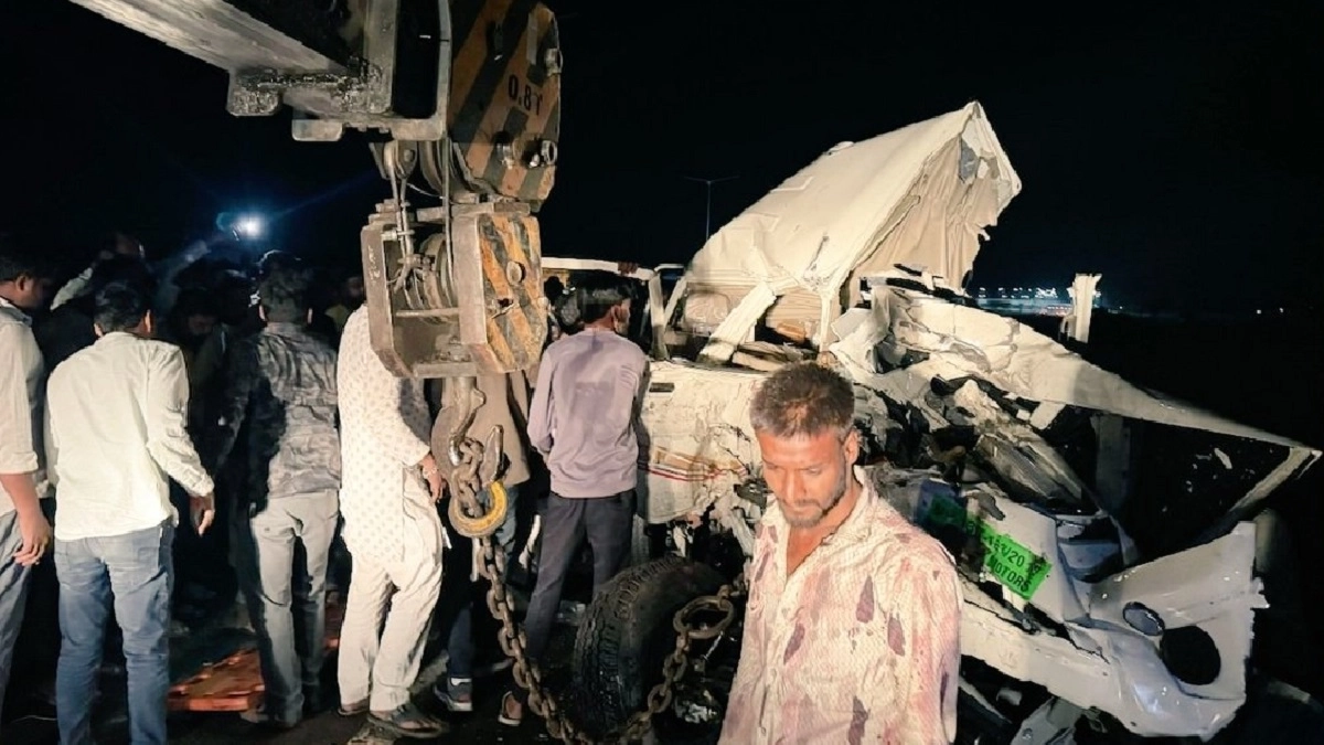 Dhar Road Accident: मध्य प्रदेश धार में पिकअप पलटने से 12 मजदूरों की मौत, पीएम मोदी और सीएम मोहन यादव ने जताया शोक, मुआवजे का ऐलान