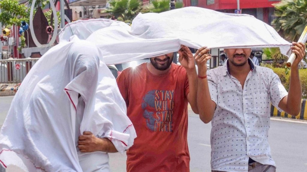 ओडिशा में लू से मौत: मयूरभंज और सुंदरगढ़ ज़िलों में जनगणना ड्यूटी के दौरान लू लगने से 2 शिक्षकों की मौत