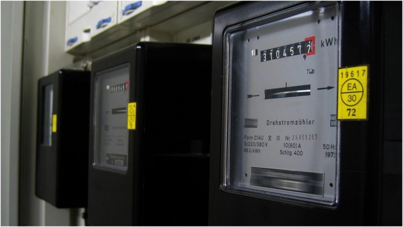 UP Smart Meter: UPPCL का बड़ा फैसला, स्मार्ट मीटर बदलने की प्रक्रिया पर लगी रोक, तकनीकी कमेटी की रिपोर्ट का इंतजार