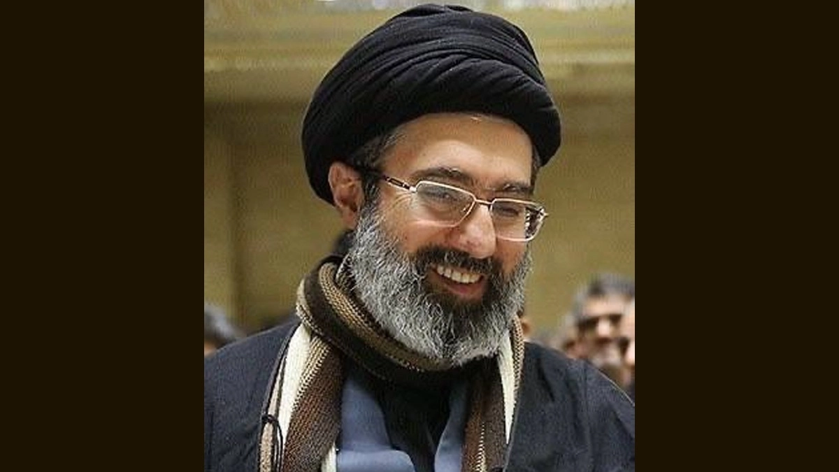 ईरान के सर्वोच्च नेता Mojtaba Khamenei का सैन्य इकाइयों को आदेश: 'फायरिंग रोकें, लेकिन याद रहे कि जंग अभी खत्म नहीं हुई है' ईरान के सर्वोच्च नेता Mojtaba Khamenei का सैन्य इकाइयों को आदेश: 'फायरिंग रोकें, लेकिन याद रहे कि जंग अभी खत्म नहीं हुई है'