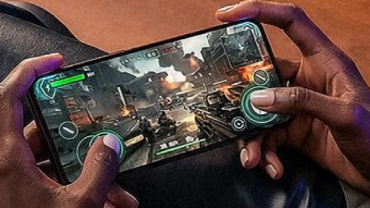 Motorola Edge 70 Pro: मोटोरोला ने भारत में लॉन्च किया Edge 70 Pro: 6,500mAh बैटरी और मिलिट्री-ग्रेड मजबूती के साथ, जानें कीमत