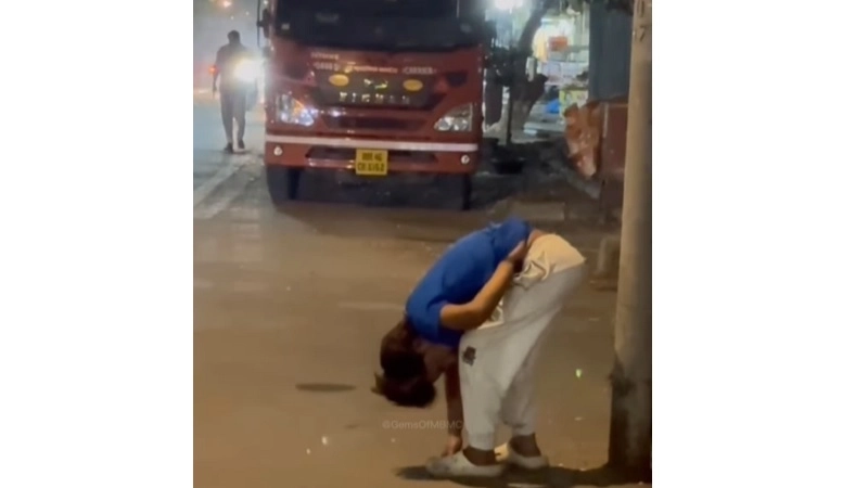 Zombie Drug: क्या &lsquo;ज़ॉम्बी ड्रग&rsquo; मीरा-भायंदर तक पहुंच गया? सड़क किनारे घंटों खड़े रहे शख्स का वायरल वीडियो, बढ़ी चिंता