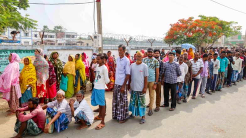 West Bengal Assembly Elections 2026: पहले चरण में भारी मतदान, दोपहर 1 बजे तक 62.18% वोटिंग; हिंसा और हीटस्ट्रोक की खबरें