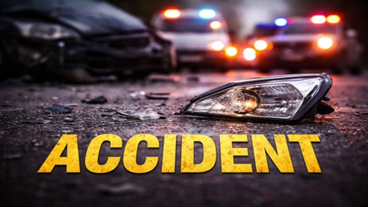 Mau Highway Accident: मऊ में दर्दनाक सड़क हादसा, बेटी की शादी से लौट रहे एक ही परिवार के 5 लोगों की मौत; पालतू कुत्ते ने भी गंवाई जान