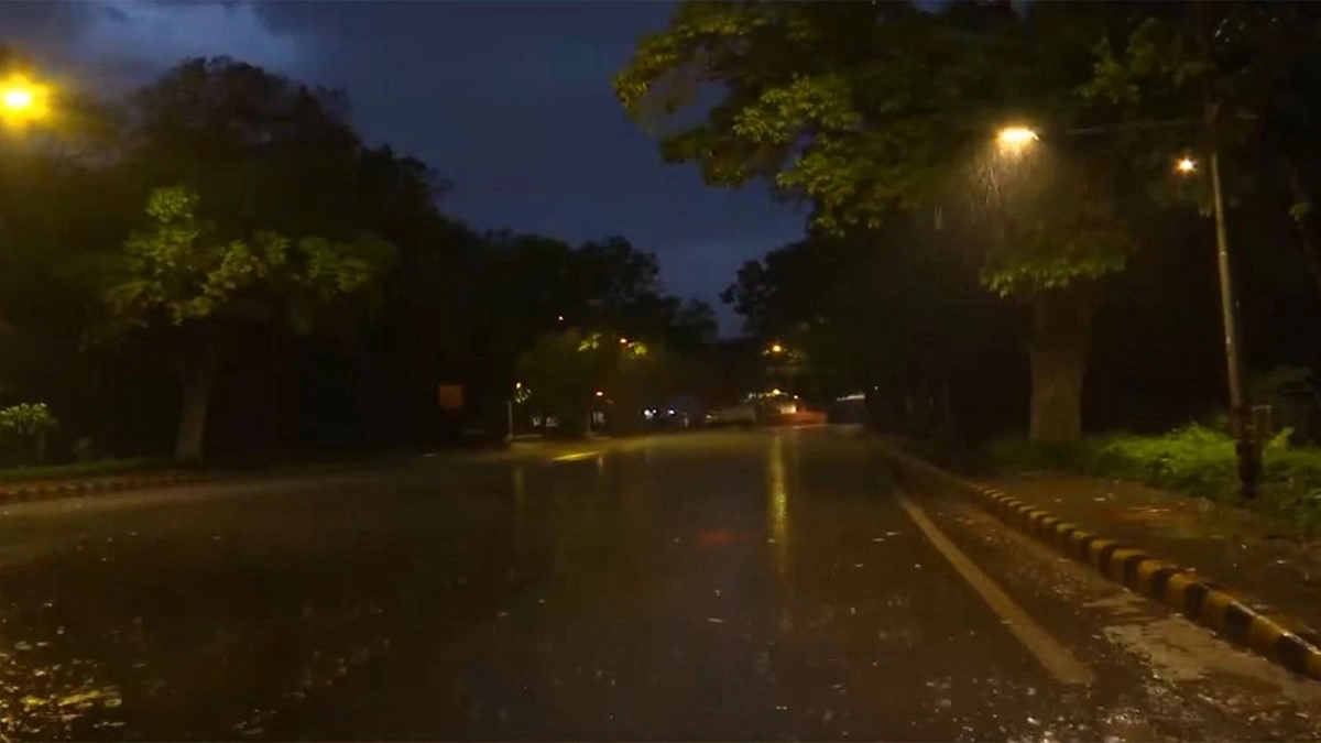 Delhi Rains Today, April 29, 2026: दिल्ली में झमाझम बारिश से भीषण गर्मी का अंत, 44 डिग्री के टॉर्चर के बाद गिरा पारा; उत्तर भारत को मिली बड़ी राहत (Watch Videos)