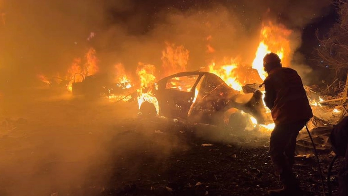 Iran Strikes Kuwait Airport: ईरान ने कुवैत एयरपोर्ट और कतर के पास तेल टैंकर पर किया हमला, युद्ध के बीच हालात बेहद तनावपूर्ण