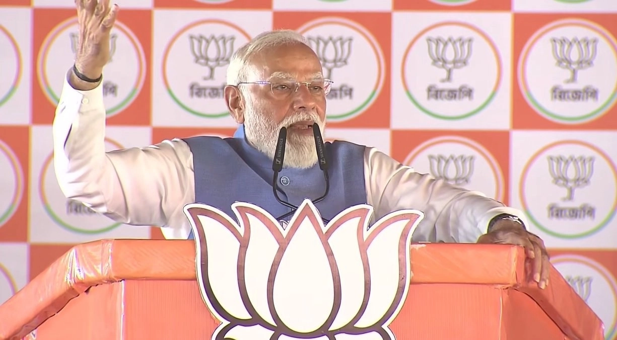 PM Modi In West Bengal Rally: पश्चिम बंगाल रैली में पीएम मोदी का तृणमूल कांग्रेस पर तीखा हमला, बोले- डर को हराने की लड़ाई, झूठ और लूट की दुकान बंद होने वाली