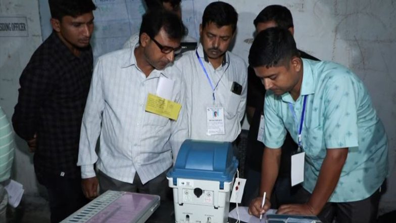 West Bengal Election 2026: पश्चिम बंगाल के 15 बूथों पर दोबारा मतदान, कड़े सुरक्षा इंतजामों के बीच डाले जा रहे वोट, EVM में गड़बड़ी के लगे थे आरोप; VIDEO