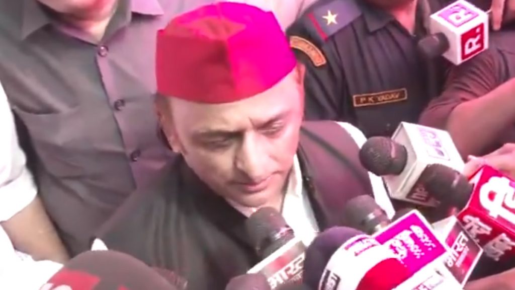प्रतीक के निधन के बाद अस्पताल पहुंचे अखिलेश यादव, छोटे भाई को याद कर हुए भावुक, कहा- 'मेहनती था, जीवन में बहुत कुछ करना चाहता था'