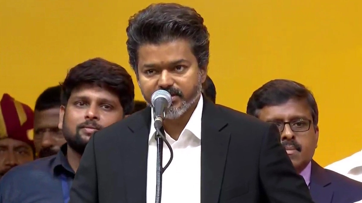 Vijay Takes Oath as Tamil Nadu CM: तमिलनाडु की कमान आज से विजय के हाथों में, बने प्रदेश के नए मुख्यमंत्री; राज्यपाल आर्लेकर ने दिलाई सीएम पद की शपथ; देखें VIDEO
