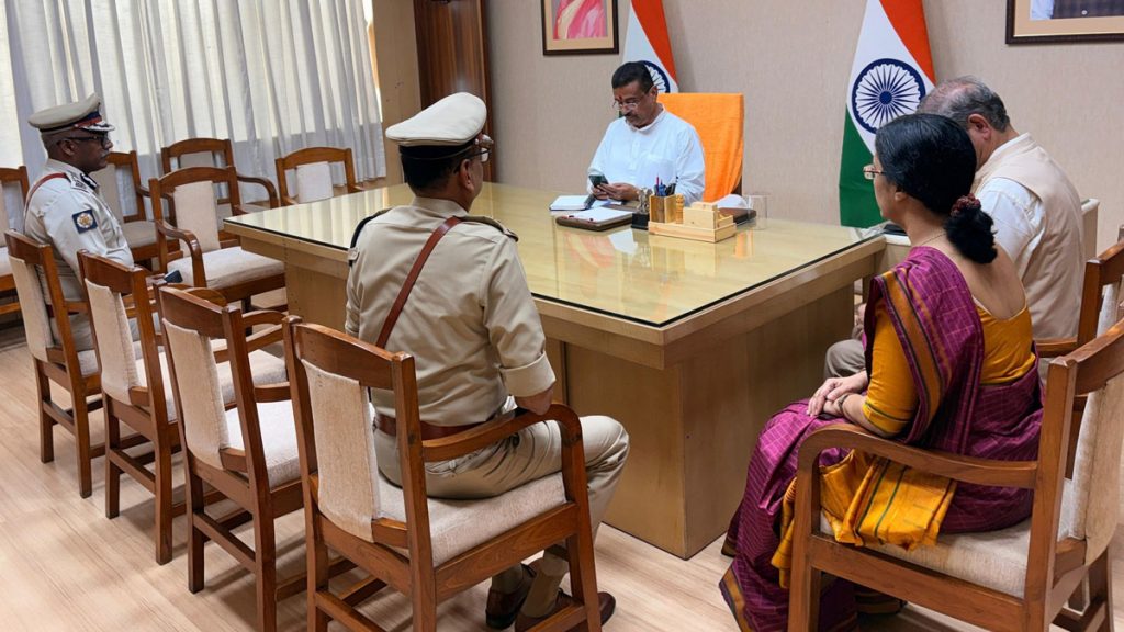पश्चिम बंगाल की कमान संभालते ही एक्शन में सीएम सुवेंदु अधिकारी, पहली कैबिनेट बैठक में आयुष्मान भारत और नई भर्तियों समेत लिए  6 बड़े फैसले