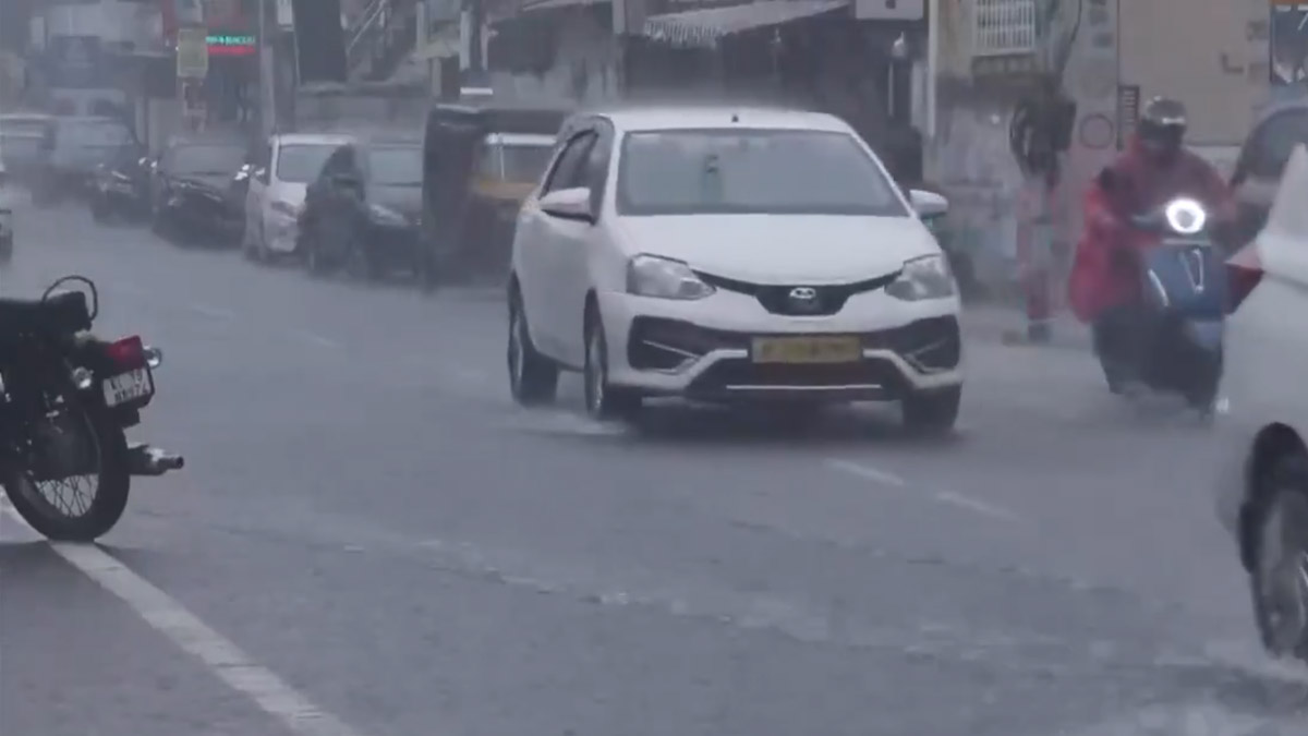Kolkata Weather Today: कोलकाता में आज भारी बारिश और आंधी-तूफान की चेतावनी, अधिकतम तापमान 33°C पहुंचने की उम्मीद