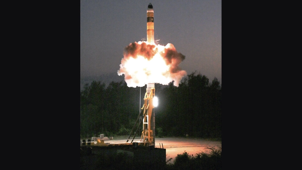 India Successfully Flight-Tests Advanced Agni Missile: ओडिशा तट से भारत ने MIRV तकनीक से लैस एडवांस अग्नि मिसाइल का सफल परीक्षण किया, DRDO ने हासिल की बड़ी कामयाबी