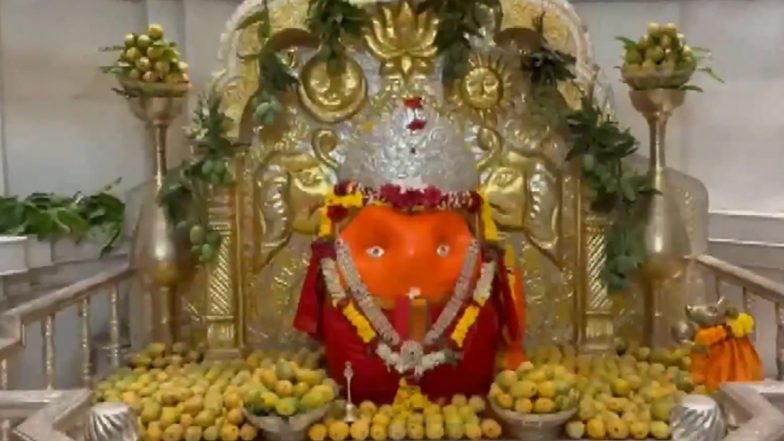 Angarki Chaturthi 2026: महाराष्ट्र के जालना में अंगारकी चतुर्थी पर राजुरेश्वर मंदिर में उमड़ा आस्था का सैलाब,  251 किलोग्राम केसर आमों से की गई सजावट; देखें VIDEO