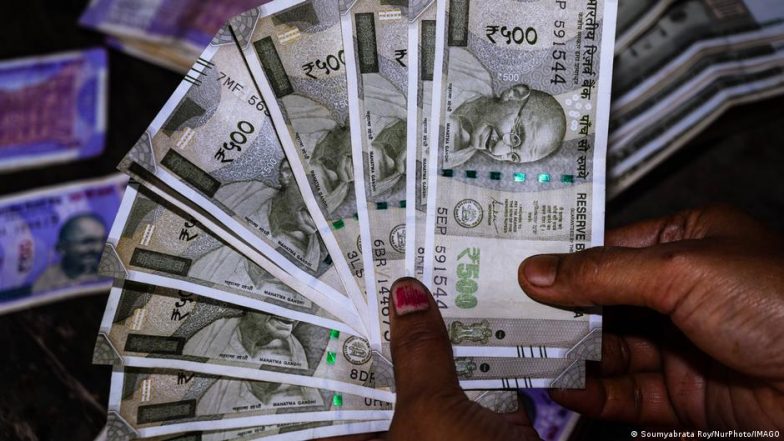 ऐतिहासिक गिरावट के बाद रुपये को संभालने की कोशिश