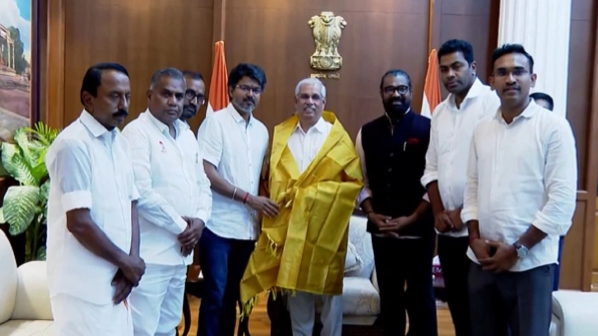 Tamil Nadu Government Formation: तमिलनाडु में सरकार बनाने की तैयारी में विजय, 120 विधायकों के समर्थन के साथ पेश किया दावा