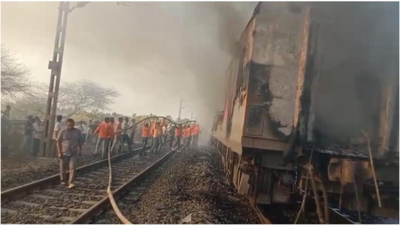 Rajdhani Express Fire Video: मध्य प्रदेश में बड़ा रेल हादसा टला, तिरुवनंतपुरम से दिल्ली आ रही राजधानी एक्सप्रेस में अचानक लगी आग; सभी यात्री सुरक्षित