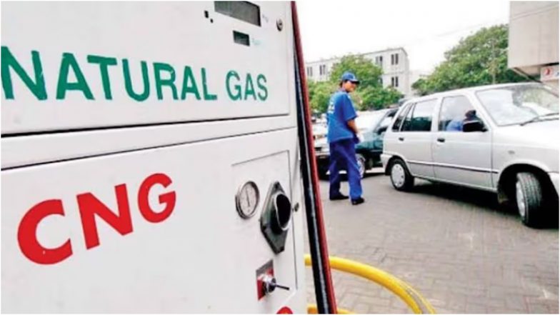 CNG Price Hike: मुंबईवासियों को महंगाई का एक और झटका! पेट्रोल-डीजल के बाद सीएनजी हुई ₹2 प्रति किलो महंगी, जानें नई दरें