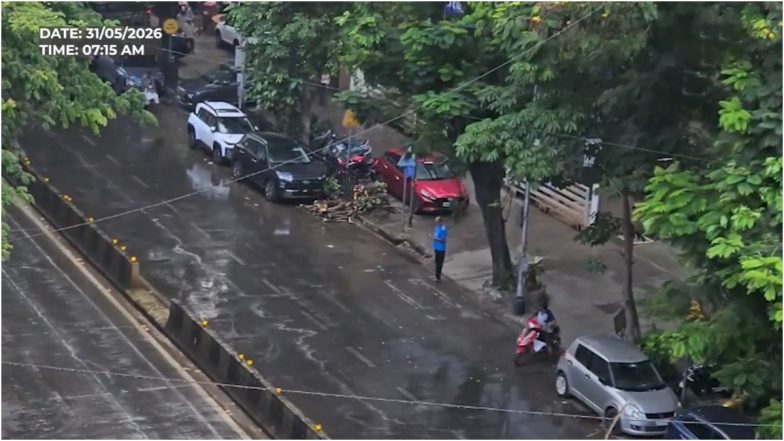 Mumbai Rains: मुंबई में भारी बारिश से कई इलाकों में जलभराव, सड़कों पर भरा पानी! सुबह-सुबह लोग परेशान (Watch Videos)