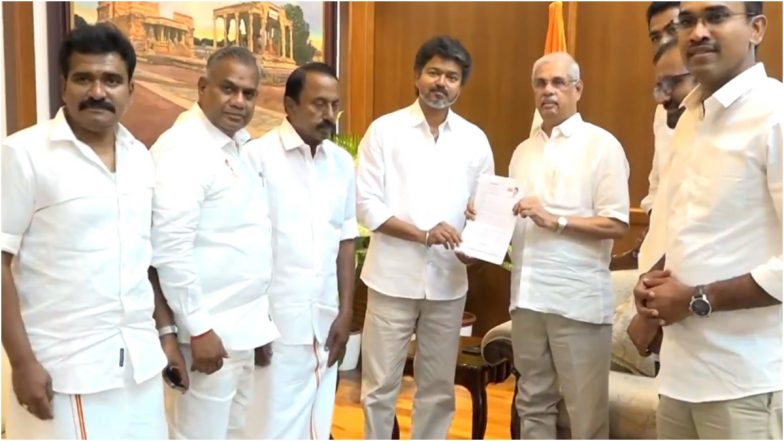 Tamil Nadu Govt Formation: तमिलनाडु में TVK की जीत के बाद विजय ने राज्यपाल से की मुलाकात, पेश किया सरकार बनाने का दावा