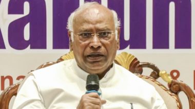 Petrol-Diesel Prices: दो हफ्ते में चौथी बार बढ़े पेट्रोल-डीजल के दाम, मल्लिकार्जुन खड़गे ने सरकार पर साधा निशाना, कहा- 'फ्यूल लूट'