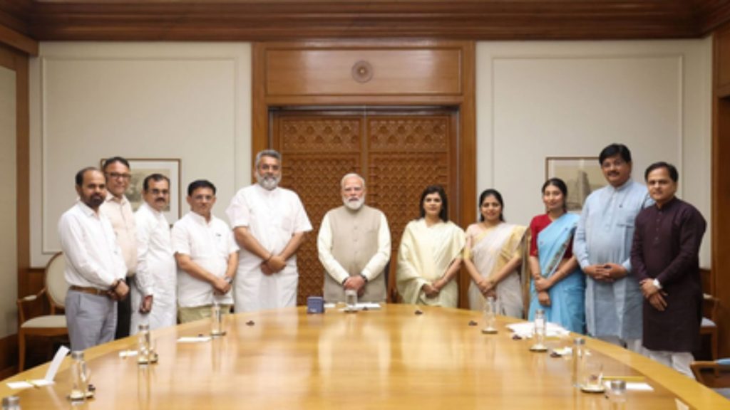 गुजरात के विधायक दिल्ली में PM मोदी से मिले; शासन और अपने-अपने निर्वाचन क्षेत्रों के विकास पर चर्चा की 