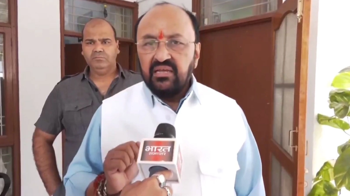 UP Minister Yogendra Upadhyaya: यूपी के शिक्षा मंत्री योगेंद्र उपाध्याय के बयान पर विवाद, &lsquo;Rain Rain Go Away&rsquo; कविता हटाने की मांग का दावा वायरल (Watch Video)