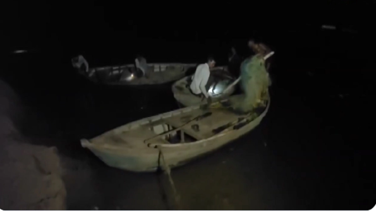 Hamirpur Boat Accident: हमीरपुर जिले में यमुना नदी में नाव पलटने से 5 बच्चों समेत 6 लापता, रेस्क्यू ऑपरेशन जारी (Watch Videos)