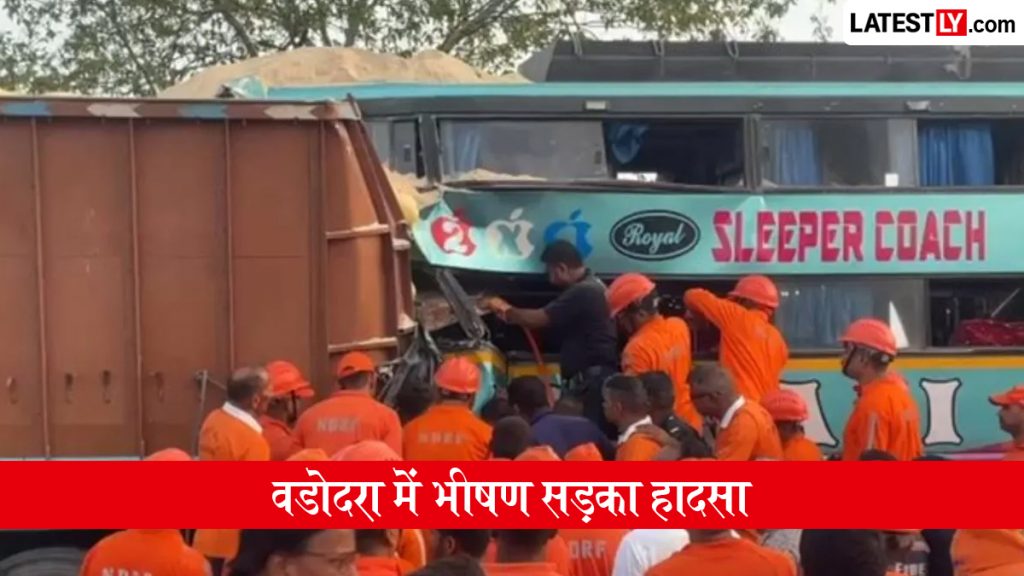 वडोदरा-जरोद हाईवे पर भीषण सड़क हादसा, खड़े ट्रक में पीछे से घुसी स्लीपर बस, 6 यात्रियों की मौत, 31 घायल; VIDEO