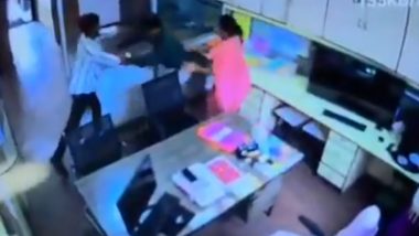 Maharashtra: छत्रपति संभाजीनगर के स्कूल में खूनी वारदात, टीसी को लेकर विवाद में नाबालिग छात्र ने टीचर पर चाकू से किया हमला (Watch Video)
