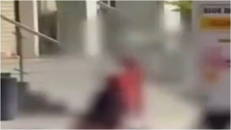 Jaipur WTP Viral Video: जयपुर में वर्ल्ड ट्रेड पार्क के पास नशे में धुत महिला का हाई-वोल्टेज ड्रामा, कैब ड्राइवर से विवाद के बाद सड़क पर उतारे कपड़े; दीं भद्दी-भद्दी गालियां