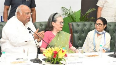 TMC-Congress Merger News: क्या कांग्रेस में शामिल होंगी ममता बनर्जी? सोनिया गांधी ने दिया टीएमसी के विलय का प्रस्ताव, अटकलें तेज
