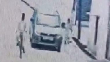 Meerut Viral Video: मेरठ में खौफनाक वारदात; शादी के रास्ते में रोड़ा बना तो HDFC बैंक मैनेजर ने प्रेमिका के 7 साल के बेटे को गंगनहर में फेंका, CCTV से खुला राज