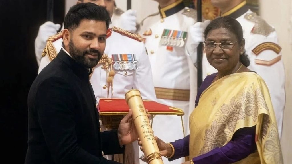 रोहित शर्मा को 2015 में अर्जुन पुरस्कार और 2020 में खेल रत्न पुरस्कार मिला था, अब पद्म श्री मिलने के साथ ही वह इस विशिष्ट सूची में शामिल हो गए हैं