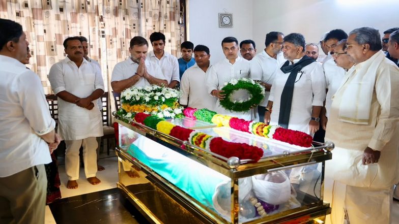 सूरज हेगड़े का निधन: राहुल गांधी ने बेंगलुरु में कांग्रेस नेता को श्रद्धांजलि दी (तस्वीरें और वीडियो देखें)